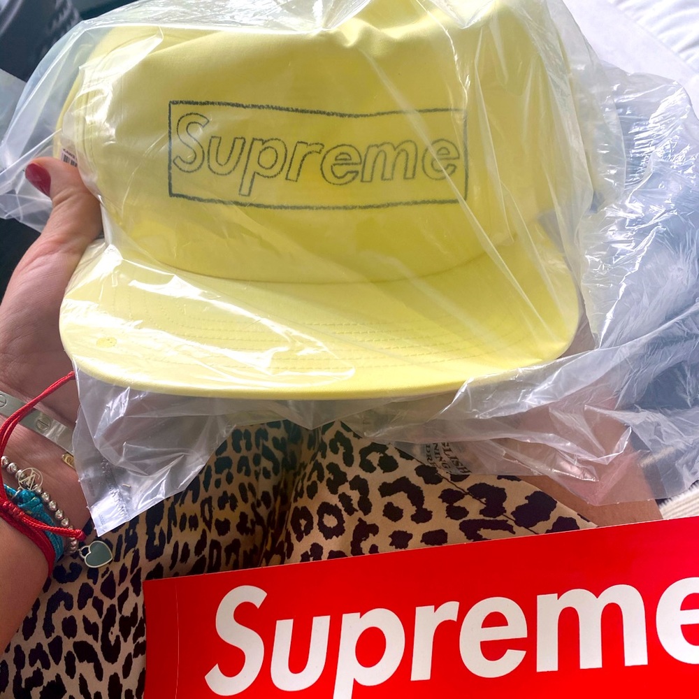 SUPREME KAWS CHALK LOGO 5 PANEL CAP - PALE YELLOW